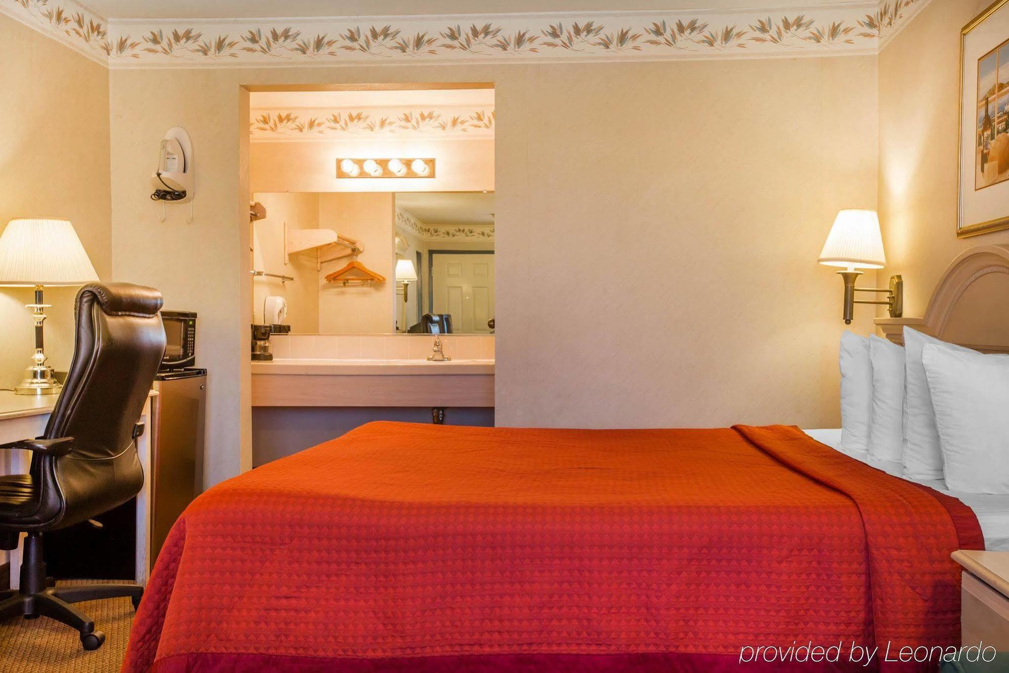 Econo Lodge Inn & Suites Lodi - Wine Country Area Extérieur photo